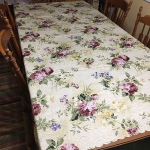 Floral print crinkly polyester fabric tablecloth with scalloped edges 84” x 60”